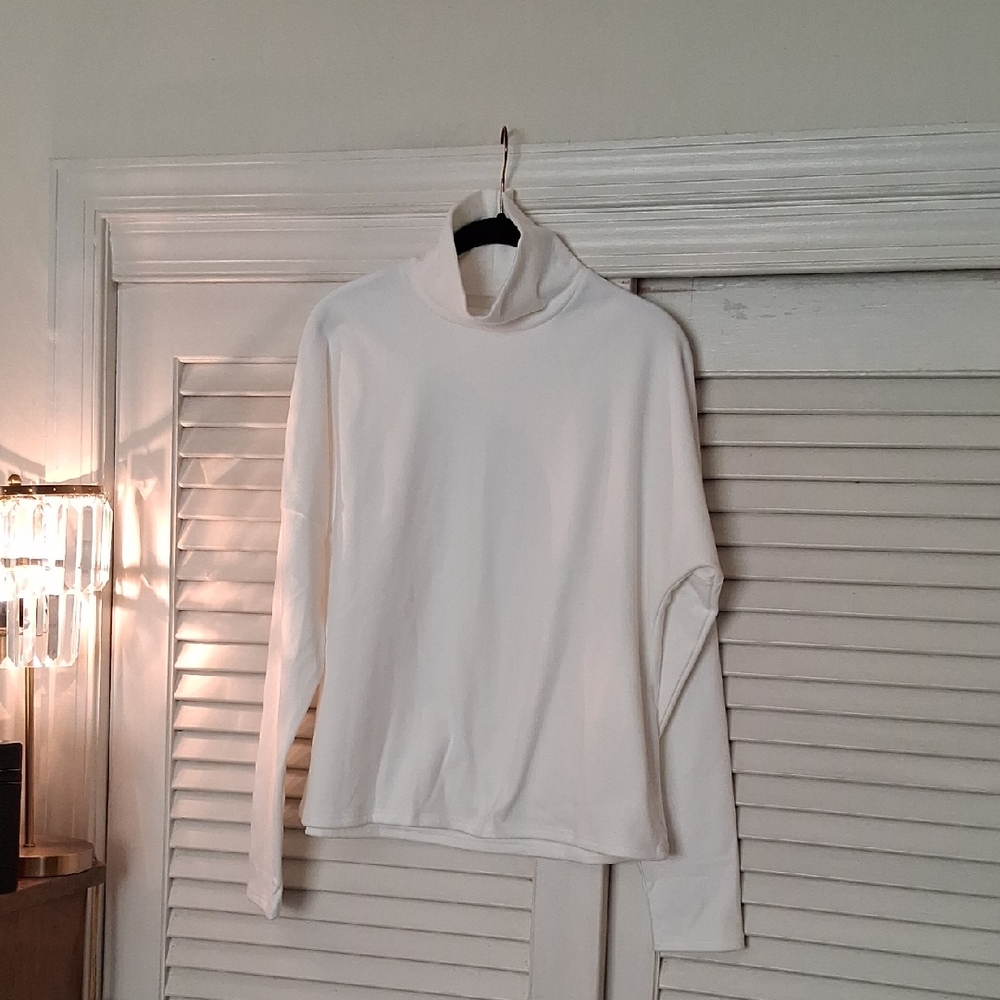 No Brand - Women's White Long-Sleeve Turtleneck Top